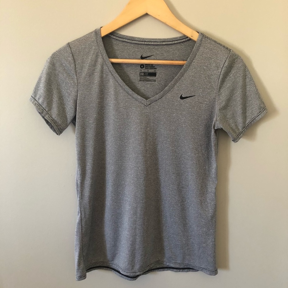Nike V-Neck NWOT